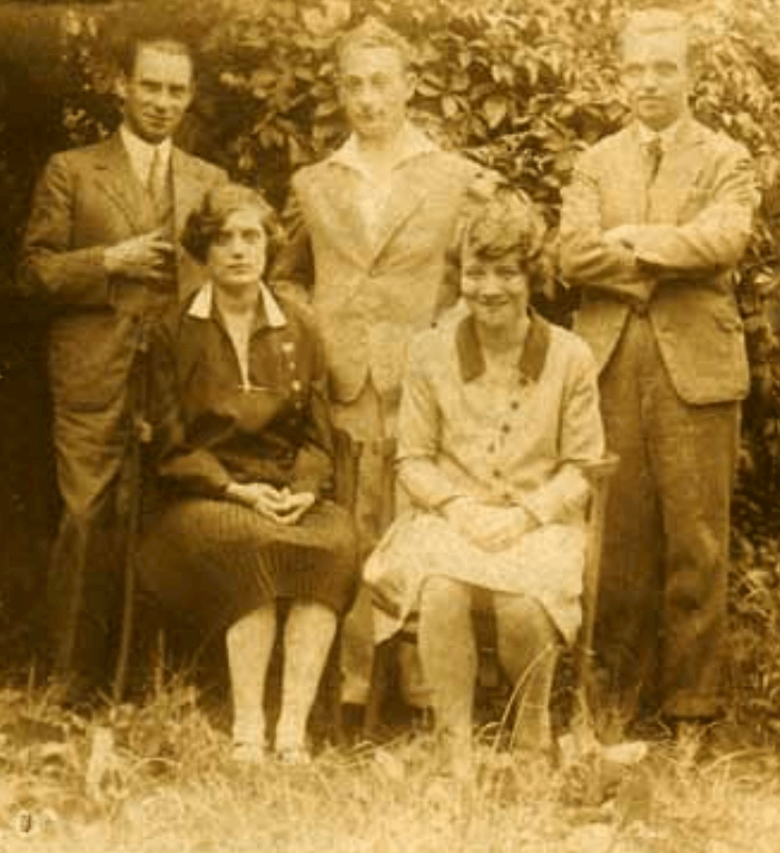 7. 12. 1924 — datum první veřejné produkce žáků 78 žáků — s tolika začínala výuka hudebního oboru
